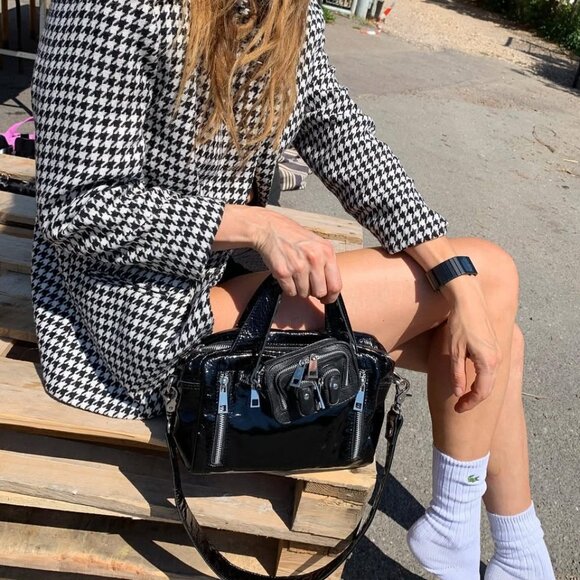 Núnoo | Patent Leather Black Crossbody Bag - Picture 11 of 11